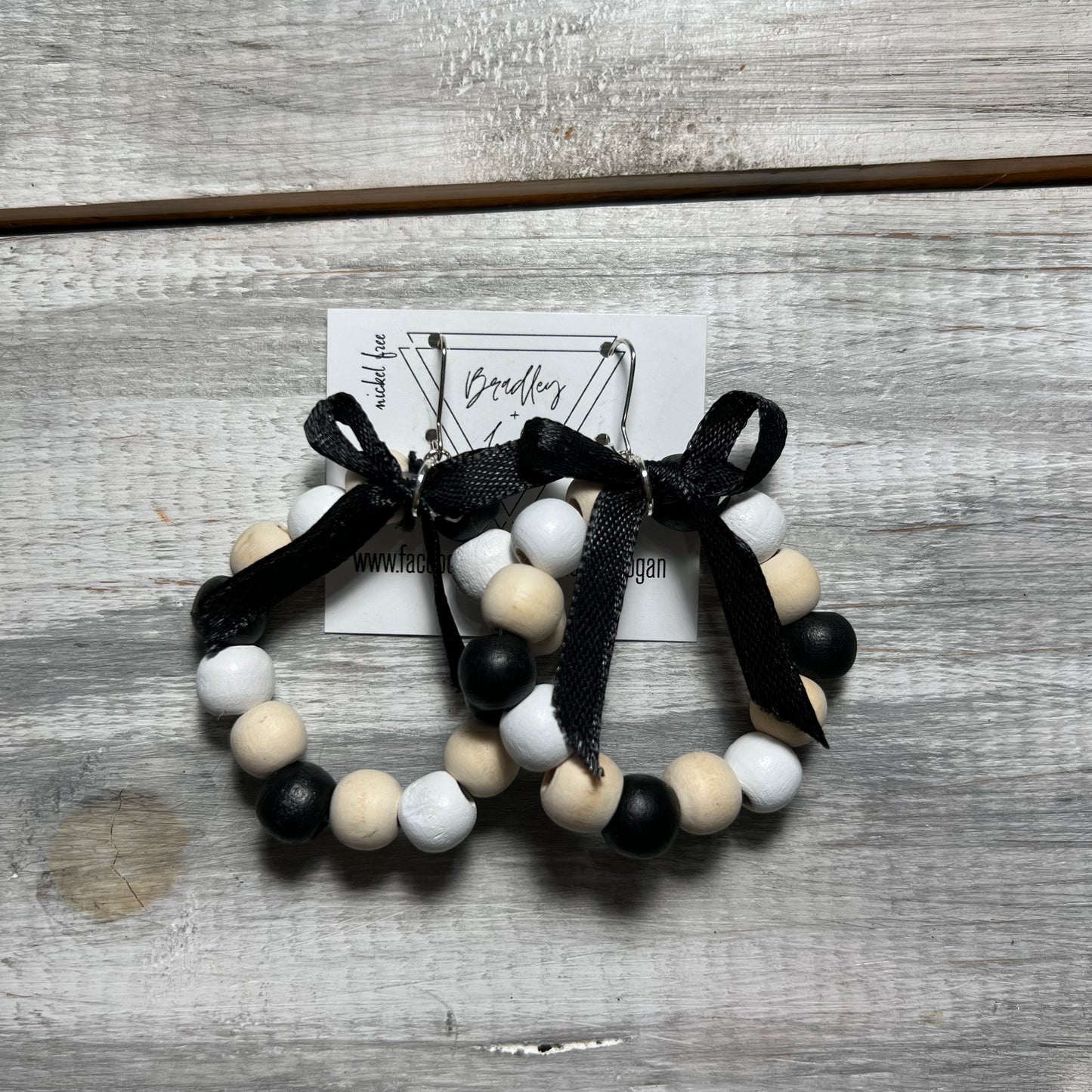 B+W Wood Wreath Earrings